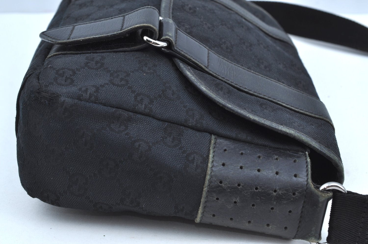 Authentic GUCCI Shoulder Cross Body Bag GG Canvas Leather Black K8377