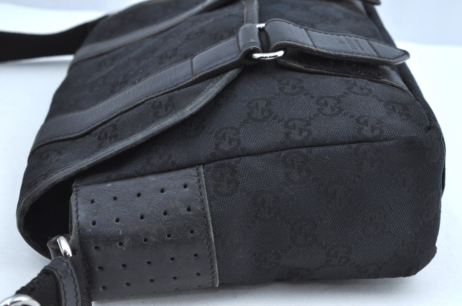 Authentic GUCCI Shoulder Cross Body Bag GG Canvas Leather Black K8377