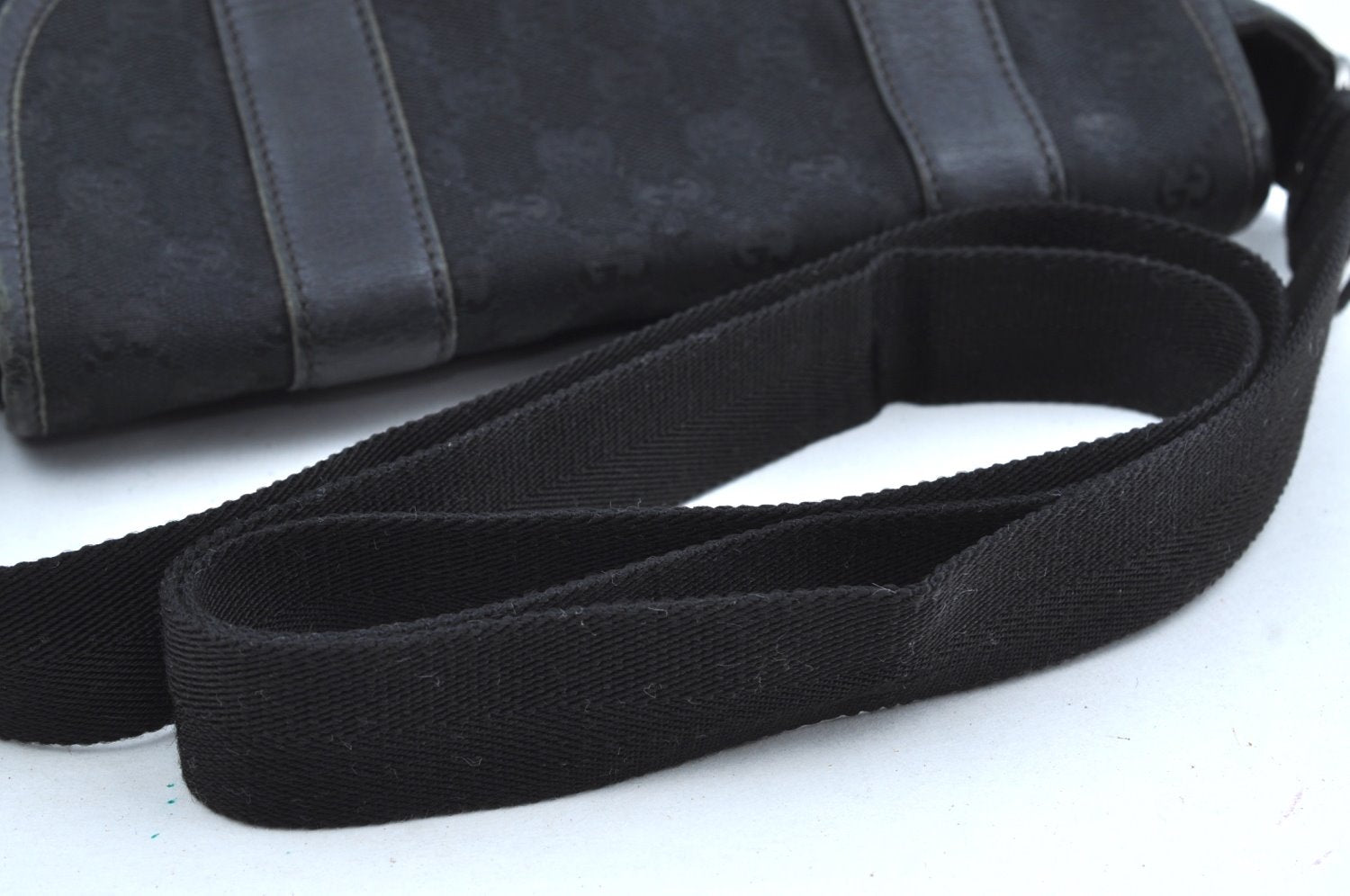 Authentic GUCCI Shoulder Cross Body Bag GG Canvas Leather Black K8377