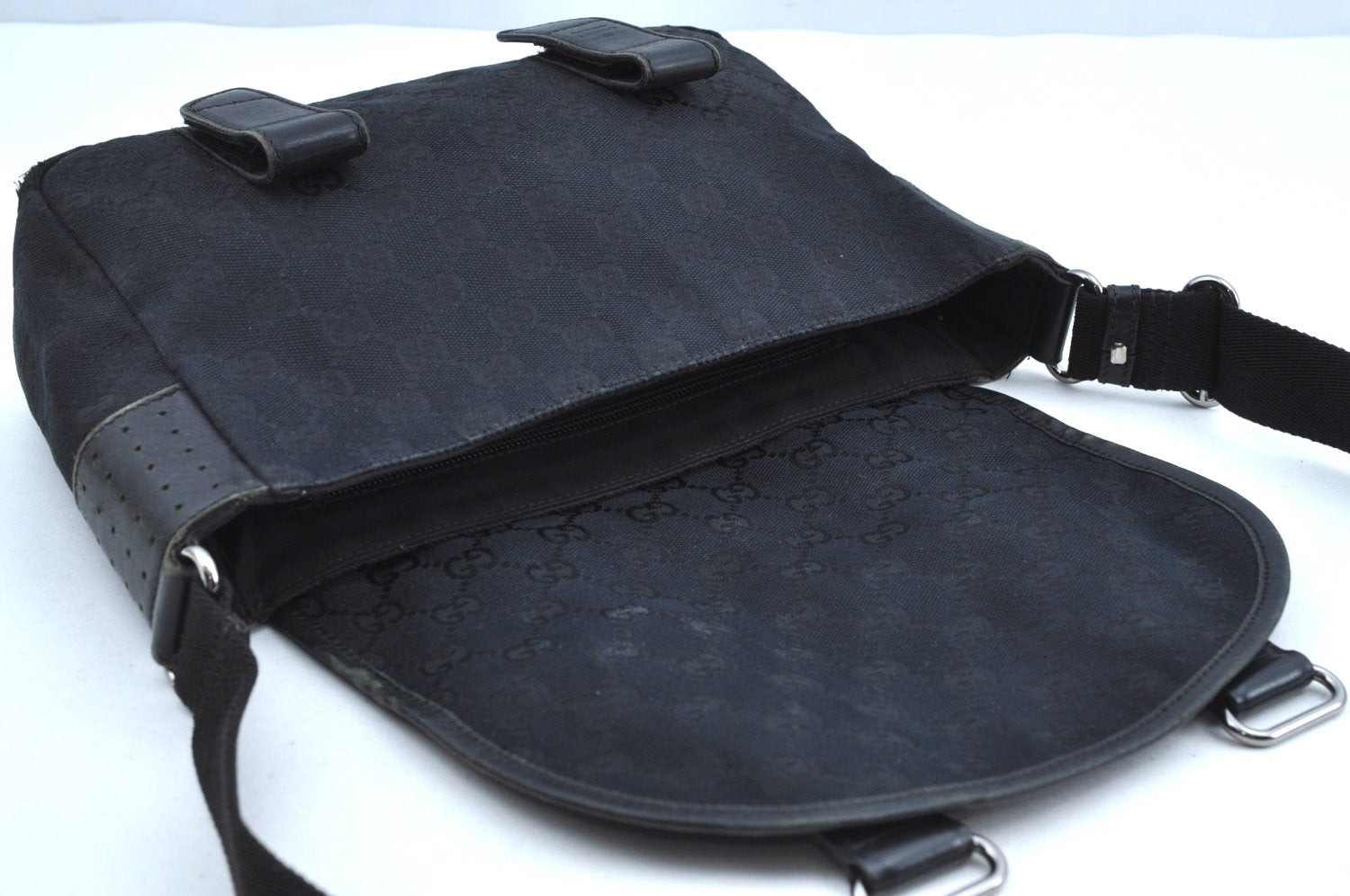 Authentic GUCCI Shoulder Cross Body Bag GG Canvas Leather Black K8377