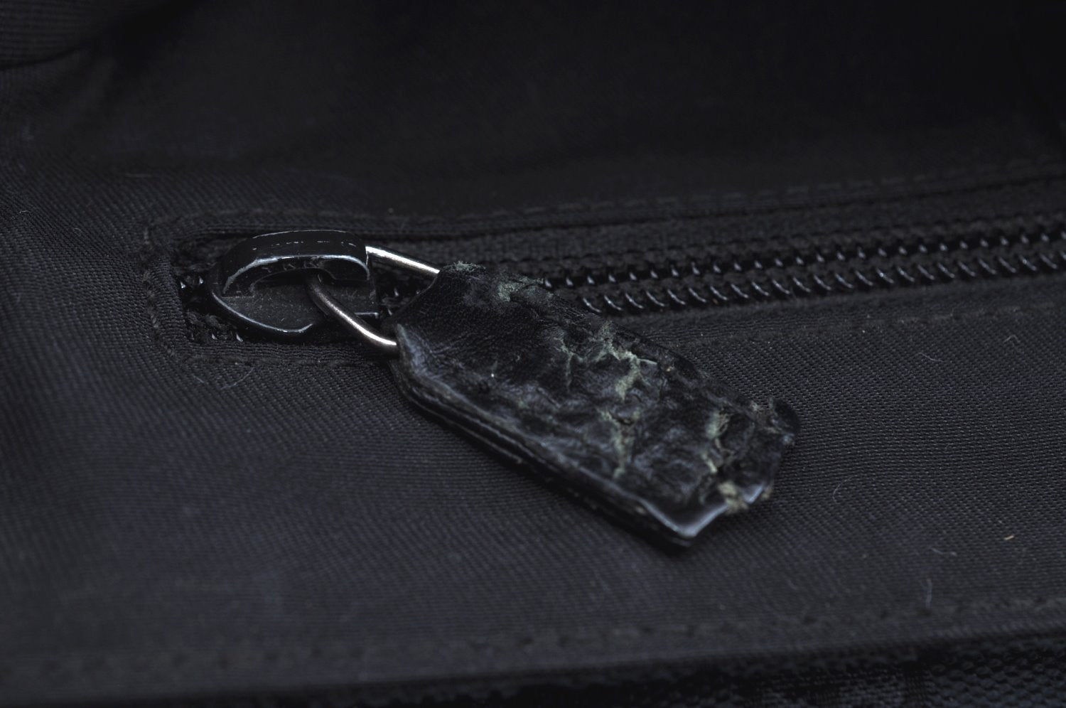 Authentic GUCCI Shoulder Cross Body Bag GG Canvas Leather Black K8377