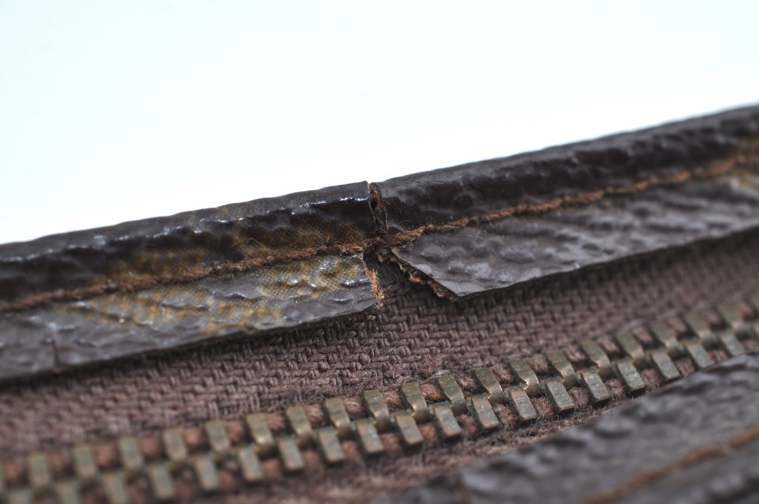 Auth Louis Vuitton Monogram Poche Toilette 26 Cosmetics Pouch Old Model LV K8382