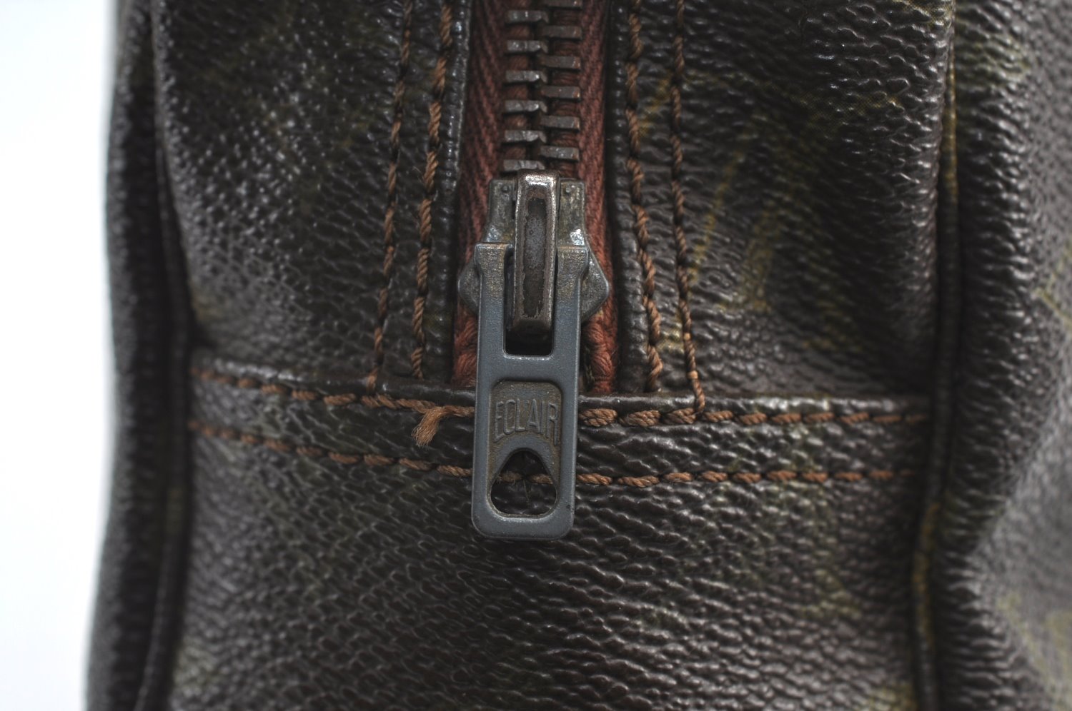 Auth Louis Vuitton Monogram Trousse Toilette 28 Clutch Hand Bag Old Model K8383