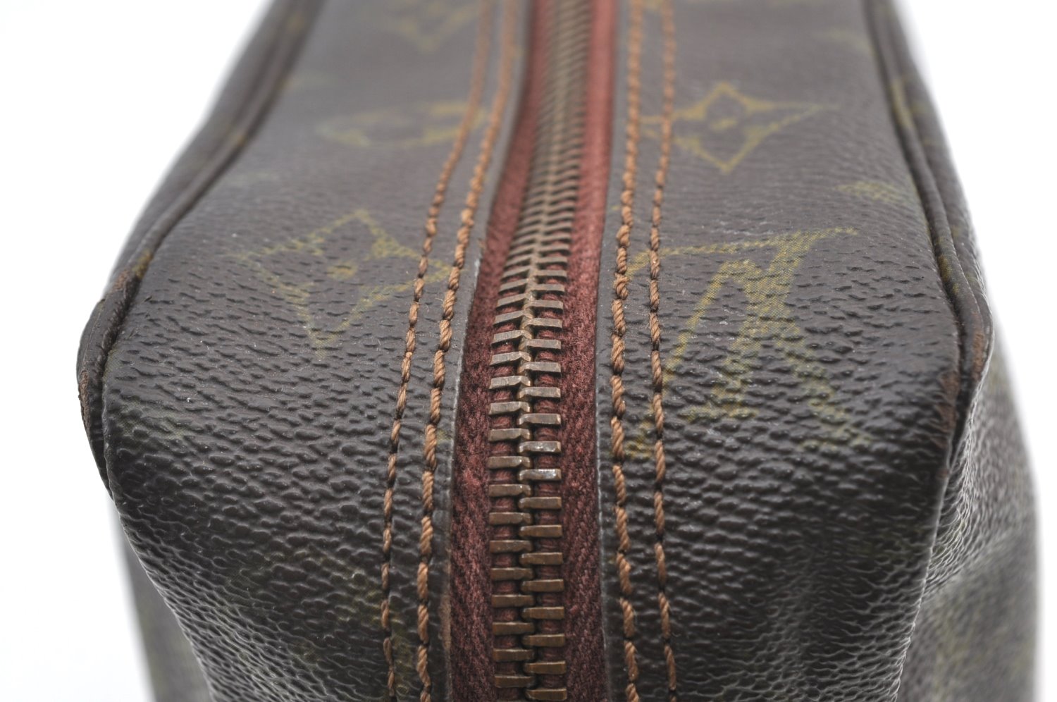 Auth Louis Vuitton Monogram Trousse Toilette 28 Clutch Hand Bag Old Model K8383