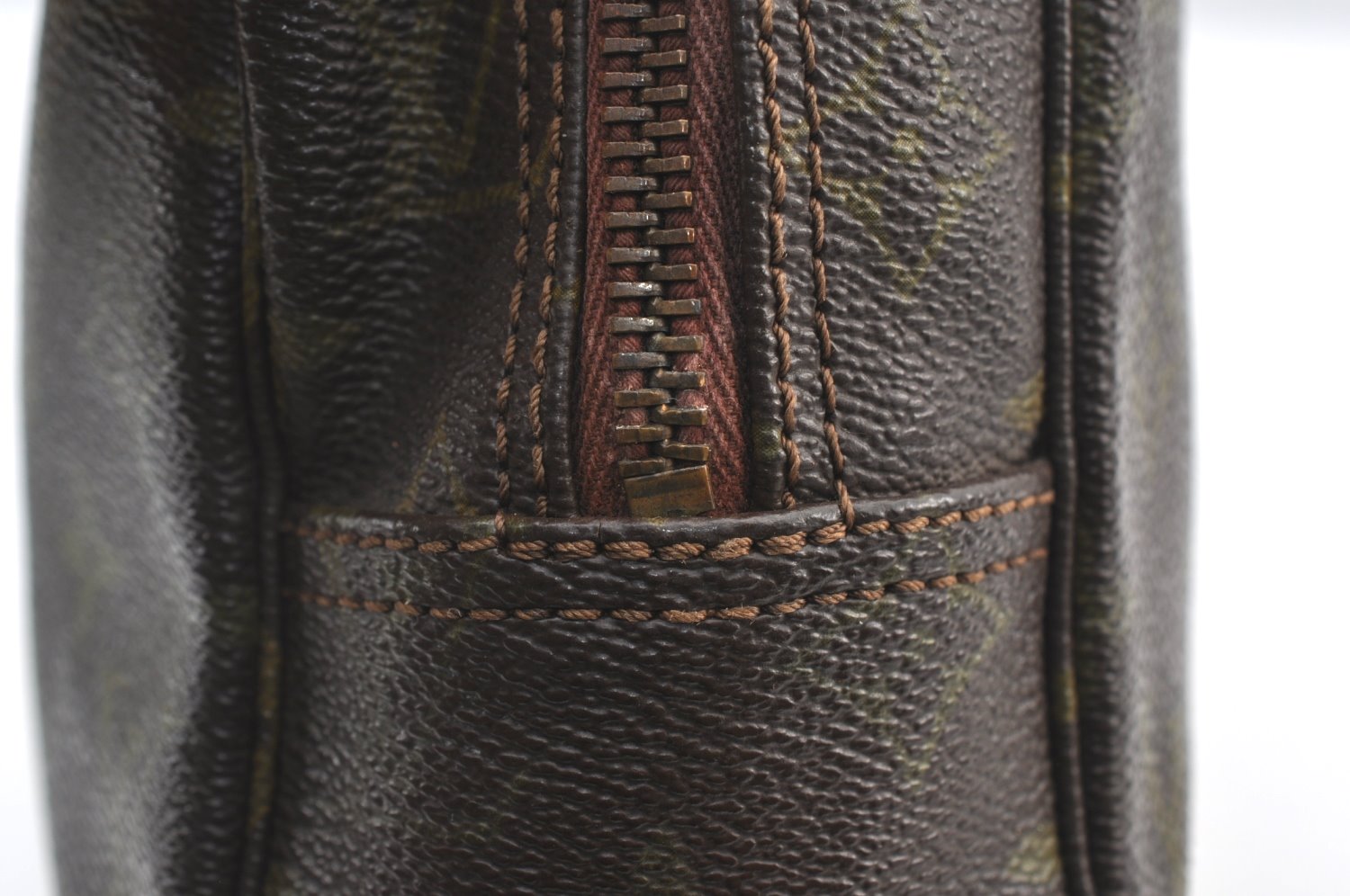 Auth Louis Vuitton Monogram Trousse Toilette 28 Clutch Hand Bag Old Model K8383