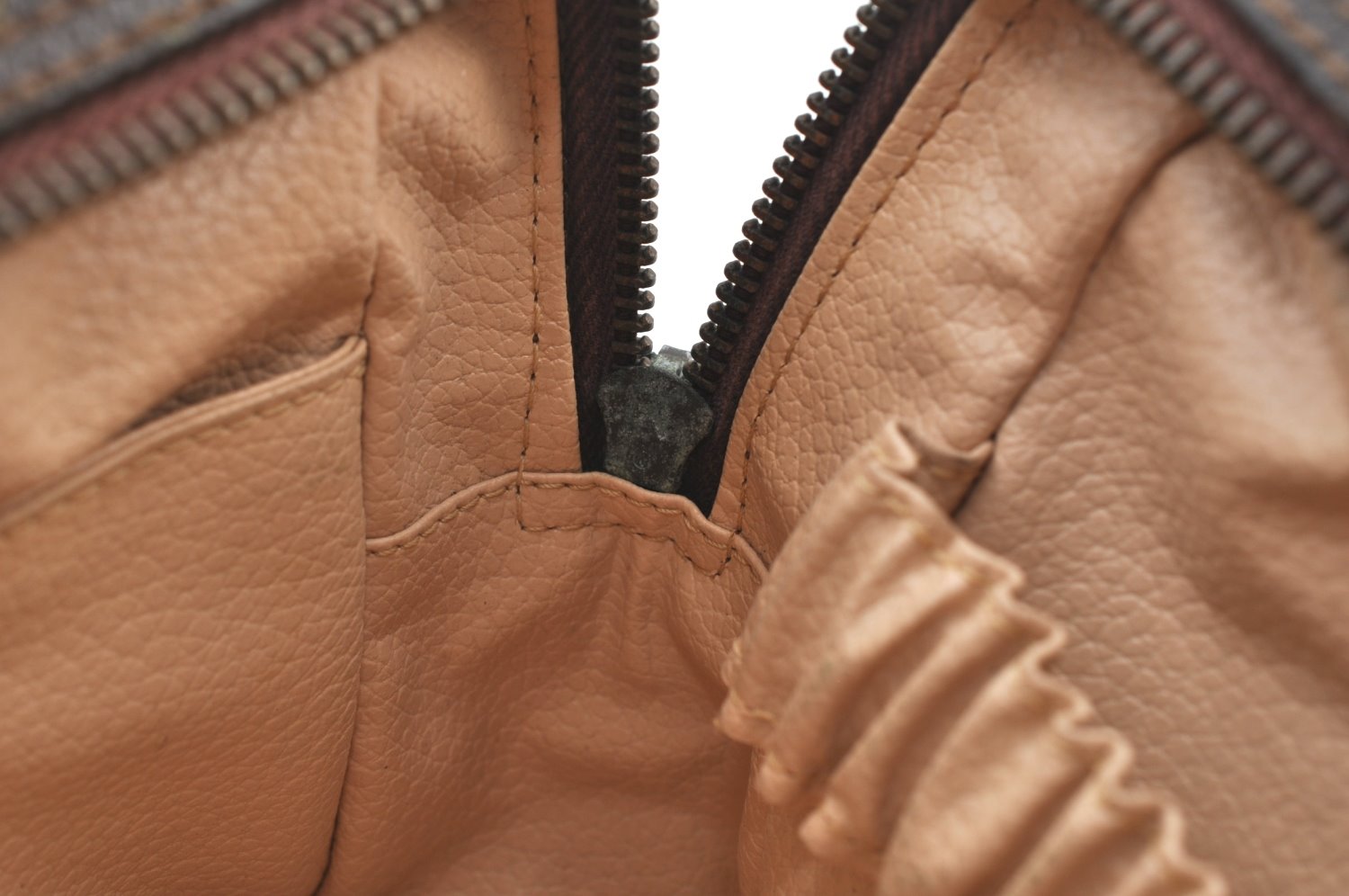 Auth Louis Vuitton Monogram Trousse Toilette 28 Clutch Hand Bag Old Model K8383