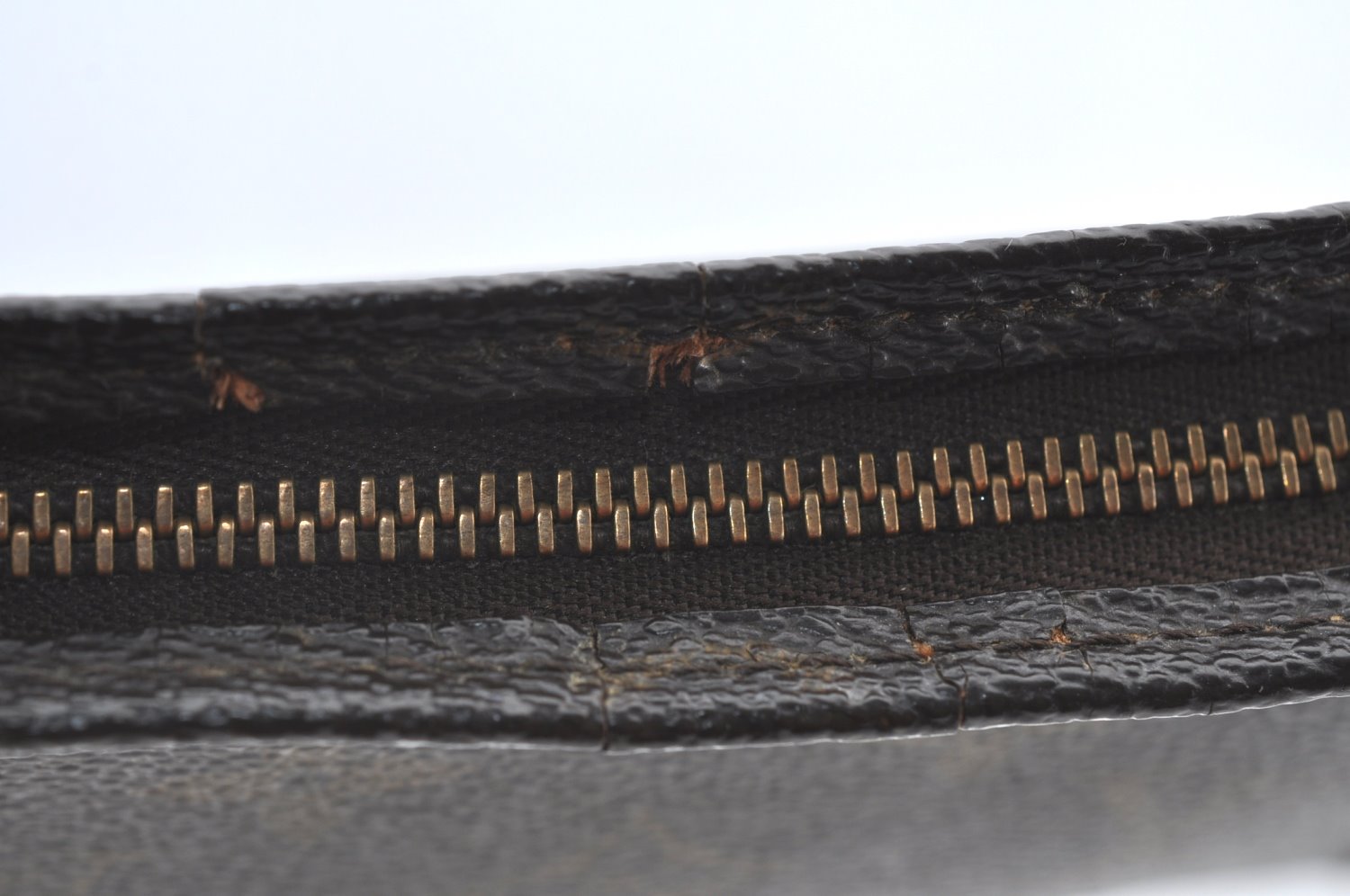 Authentic Louis Vuitton Monogram Poche Toilette 15 M47546 Cosmetics Pouch K8385