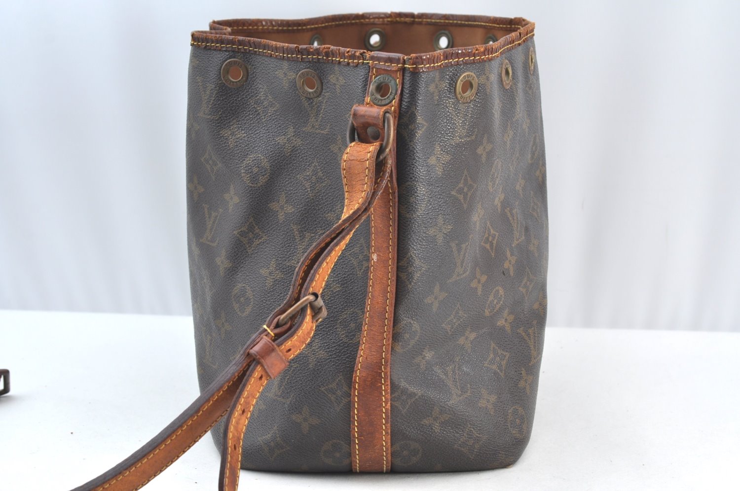 Authentic Louis Vuitton Monogram Petit Noe M42226 Drawstring Bag Junk K8387