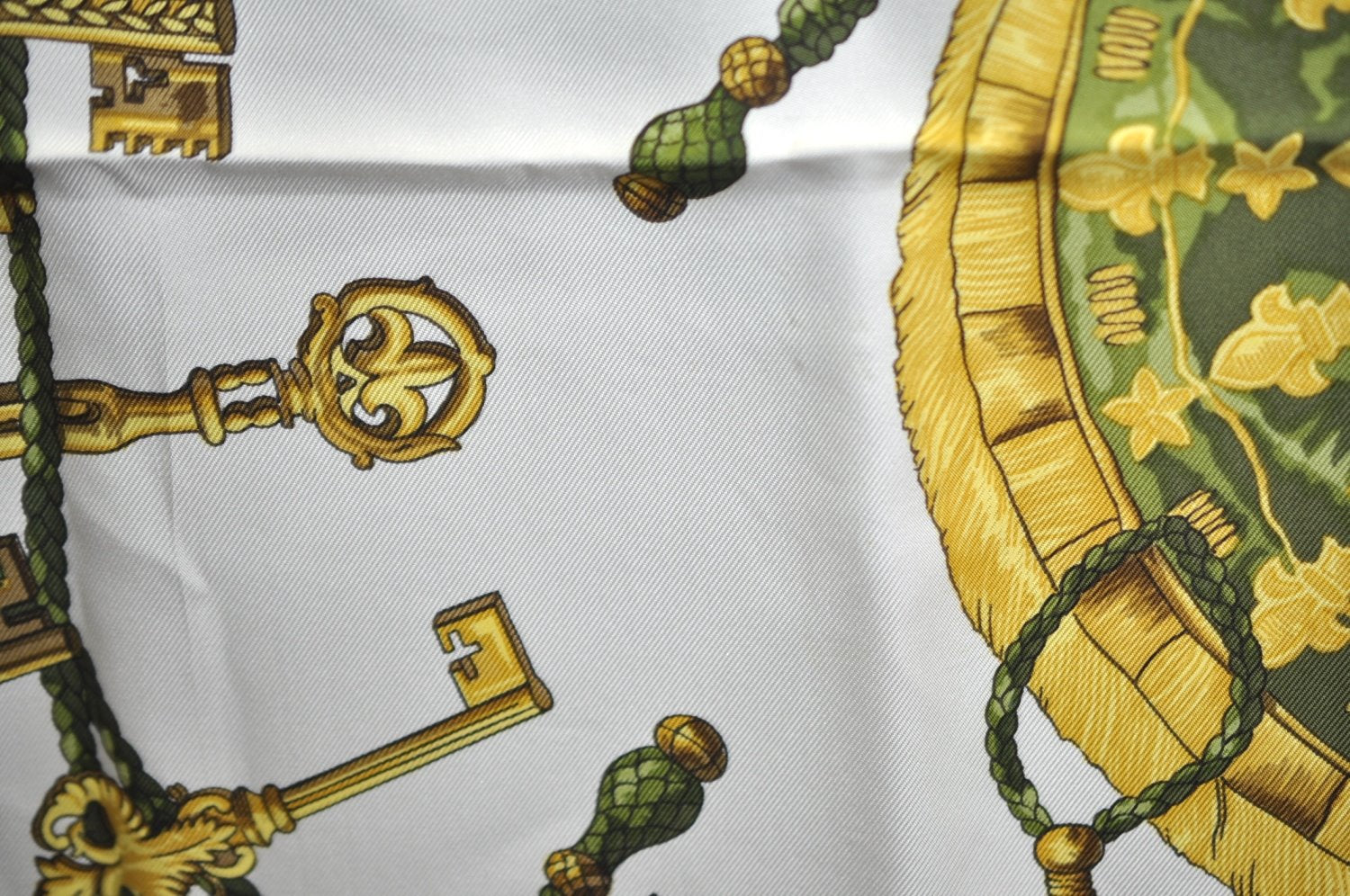 Authentic HERMES Carre 90 Scarf 