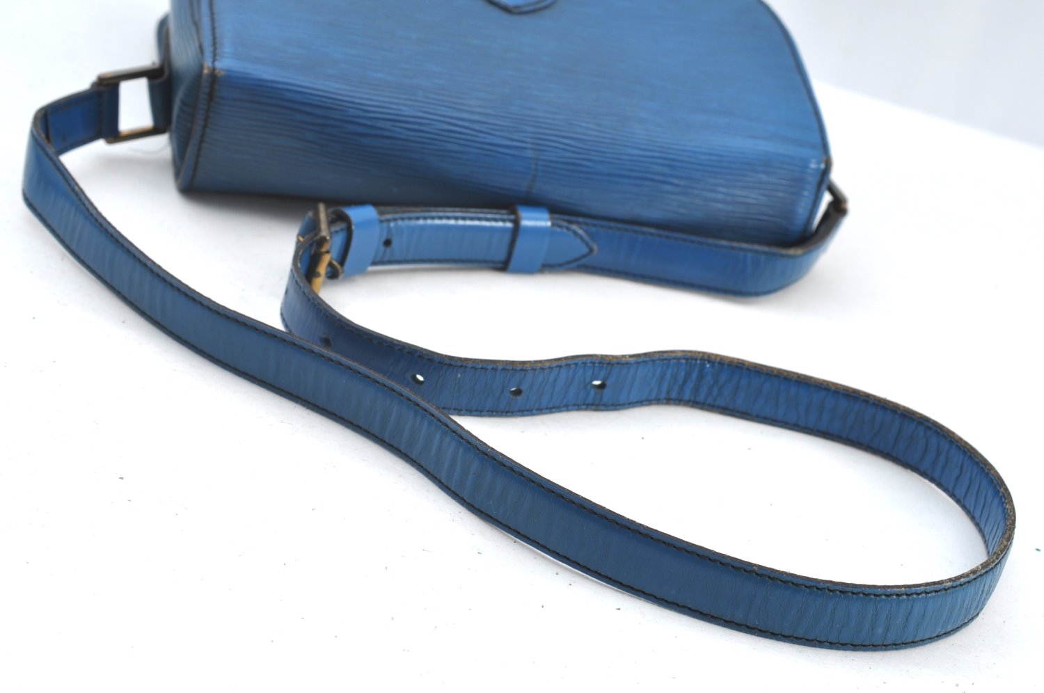 Auth Louis Vuitton Epi Saint Cloud GM Shoulder Cross Body Bag M52195 Blue K8448