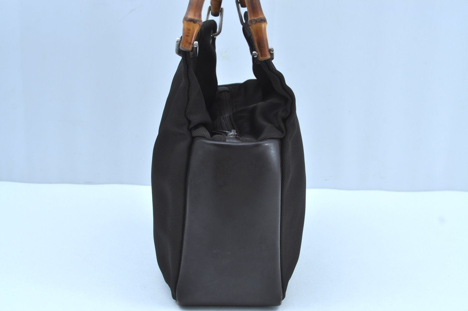 Authentic GUCCI Bamboo Vintage Shoulder Hand Bag Purse Nylon Leather Brown K8450