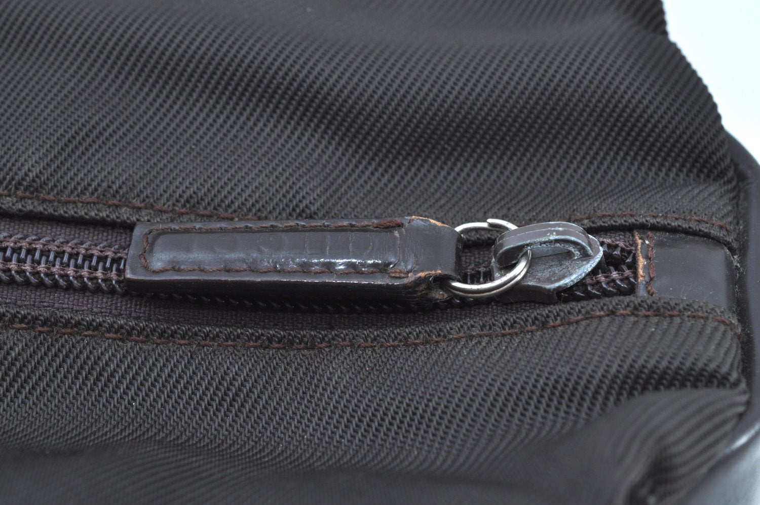 Authentic GUCCI Bamboo Vintage Shoulder Hand Bag Purse Nylon Leather Brown K8450