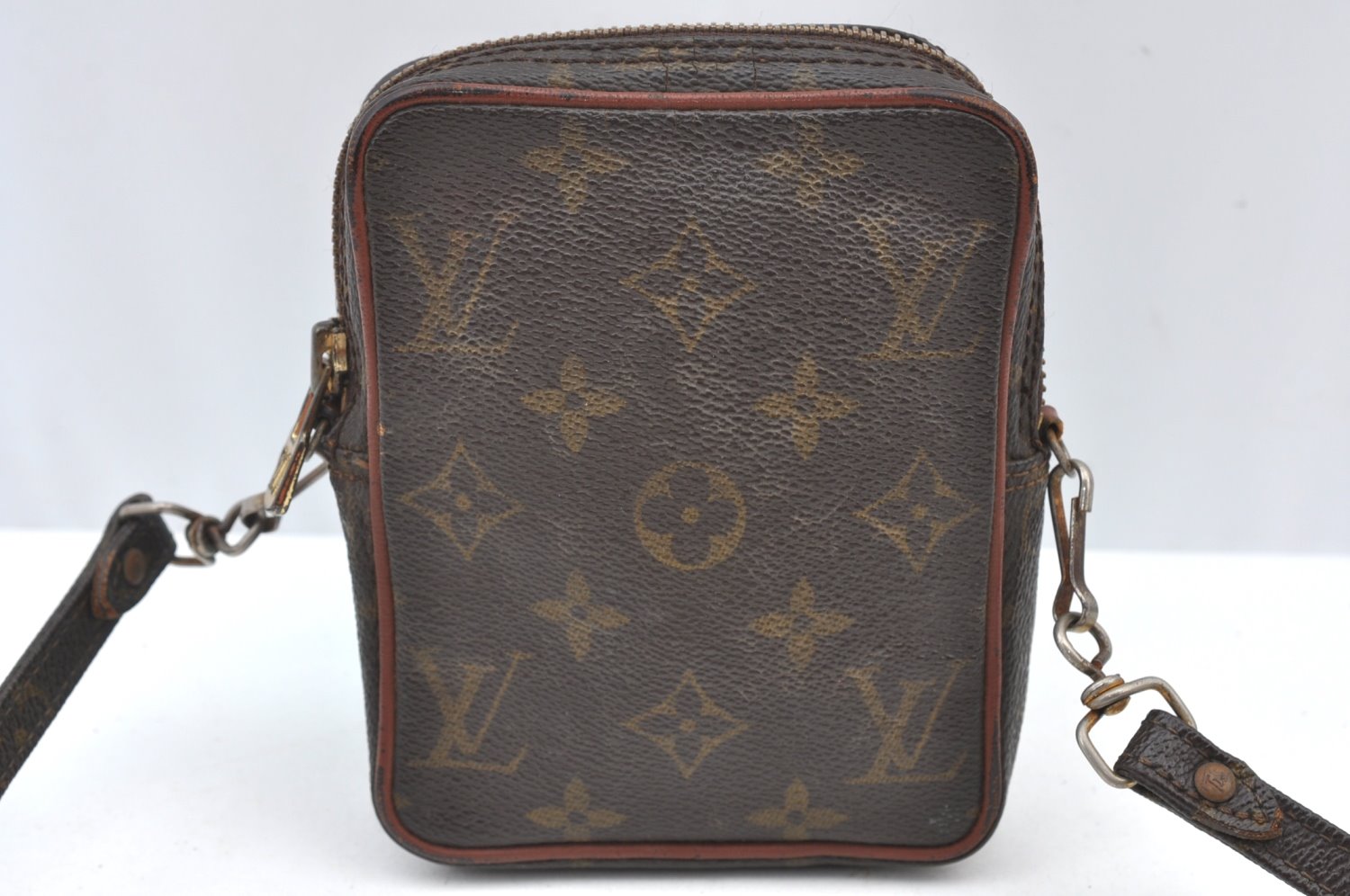 Auth Louis Vuitton Monogram Mini Poche Danube Shoulder Cross Bag Old Model K8471