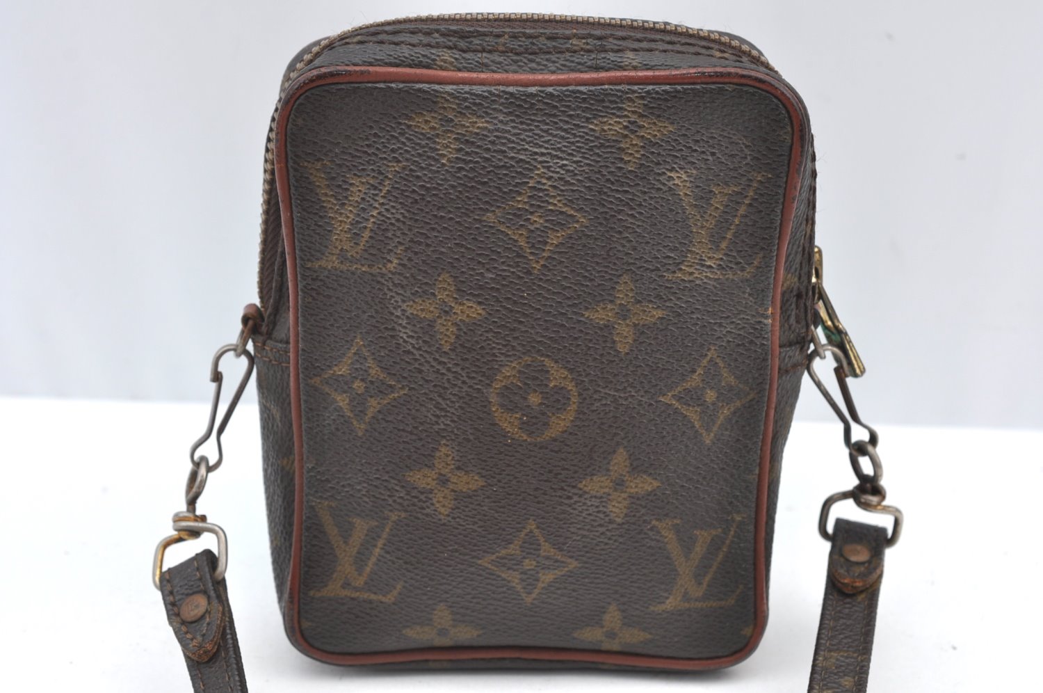Auth Louis Vuitton Monogram Mini Poche Danube Shoulder Cross Bag Old Model K8471