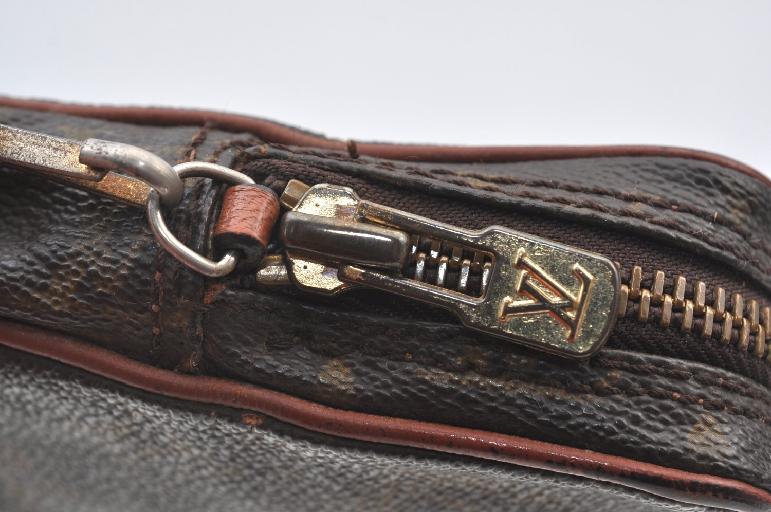 Auth Louis Vuitton Monogram Mini Poche Danube Shoulder Cross Bag Old Model K8471