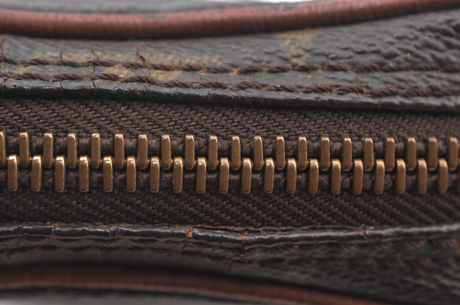 Auth Louis Vuitton Monogram Mini Poche Danube Shoulder Cross Bag Old Model K8471