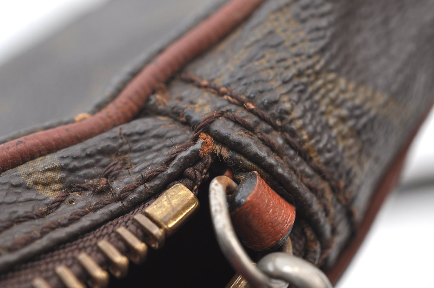 Auth Louis Vuitton Monogram Mini Poche Danube Shoulder Cross Bag Old Model K8471