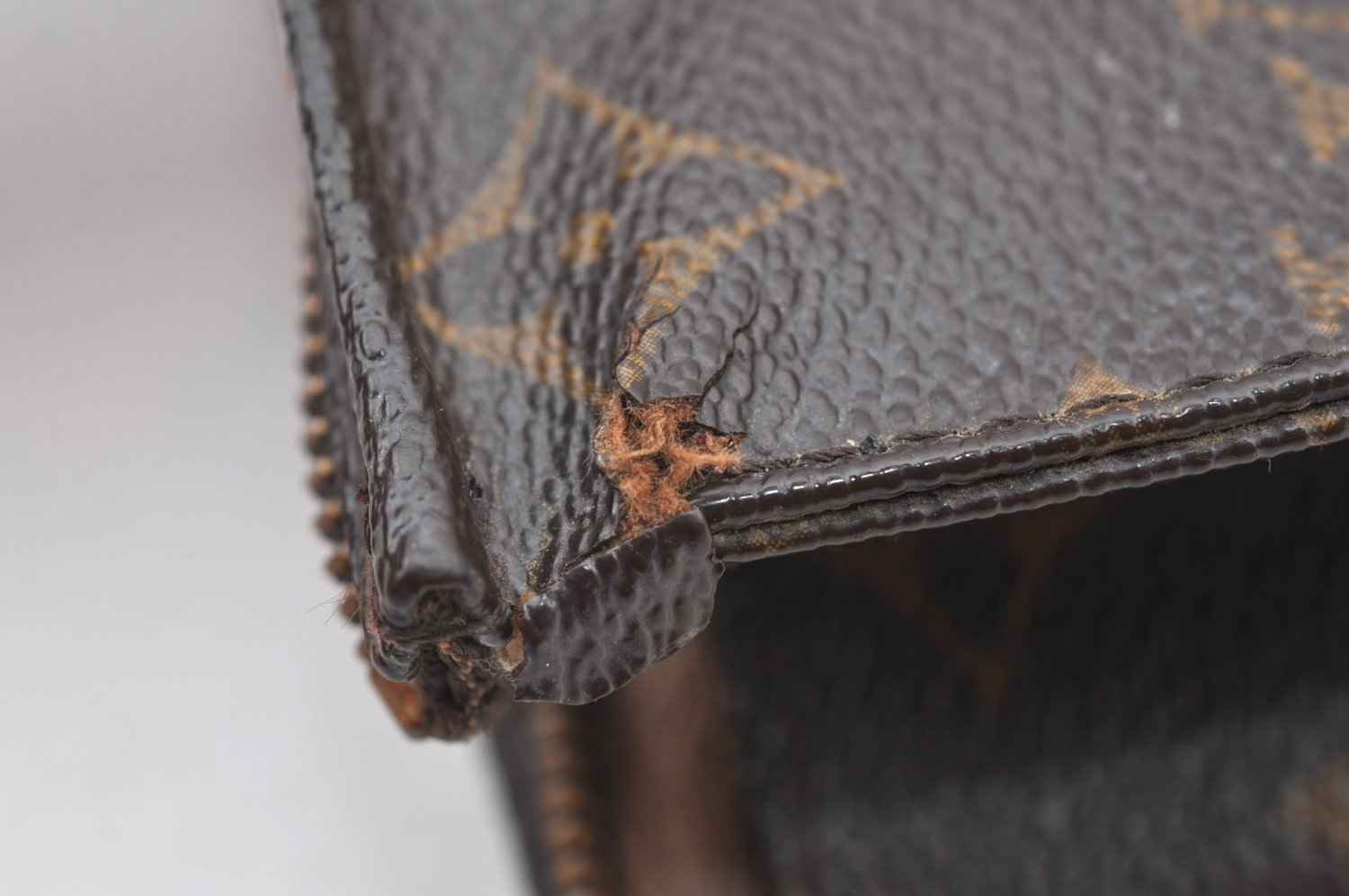 Authentic Louis Vuitton Monogram Poche Toilette 19 M47544 Cosmetics Pouch K8496