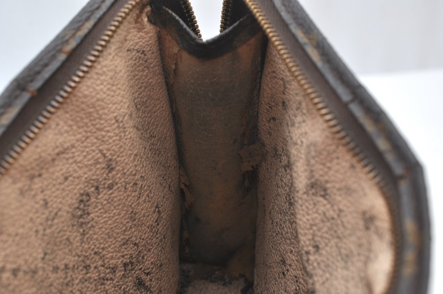 Authentic Louis Vuitton Monogram Poche Toilette 19 M47544 Cosmetics Pouch K8496