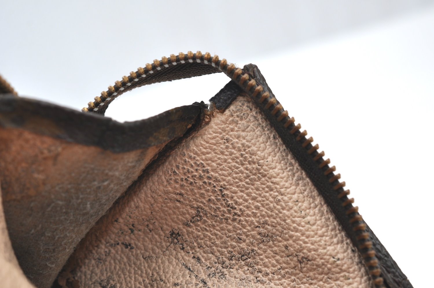 Authentic Louis Vuitton Monogram Poche Toilette 19 M47544 Cosmetics Pouch K8496