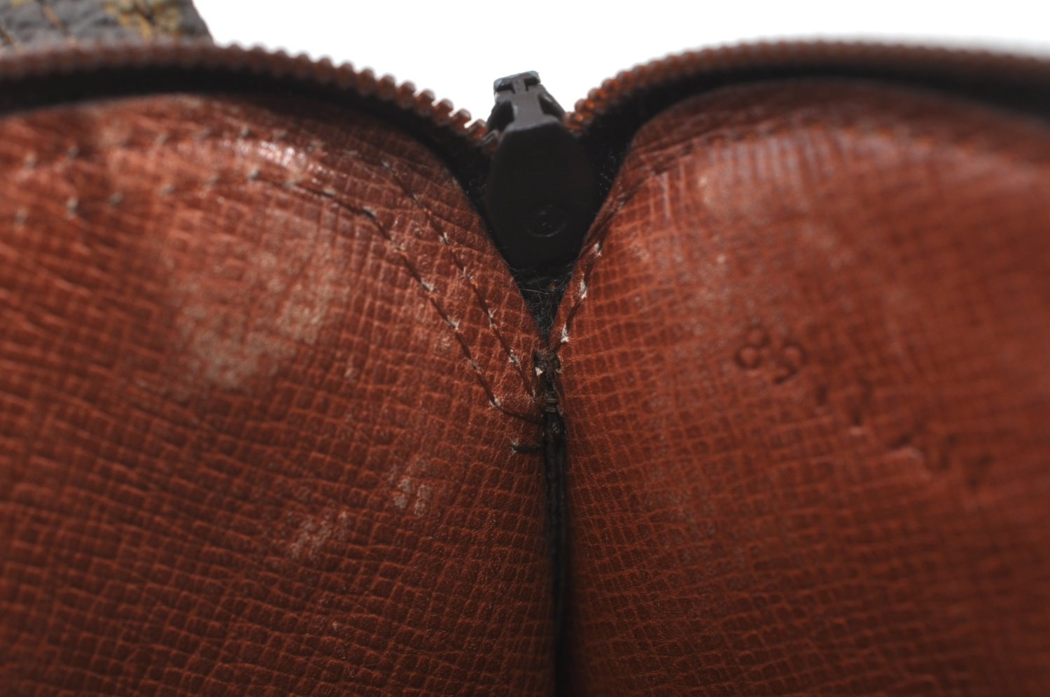 Authentic Louis Vuitton Monogram Pochette Secret M45484 Shoulder Bag Pouch K8500