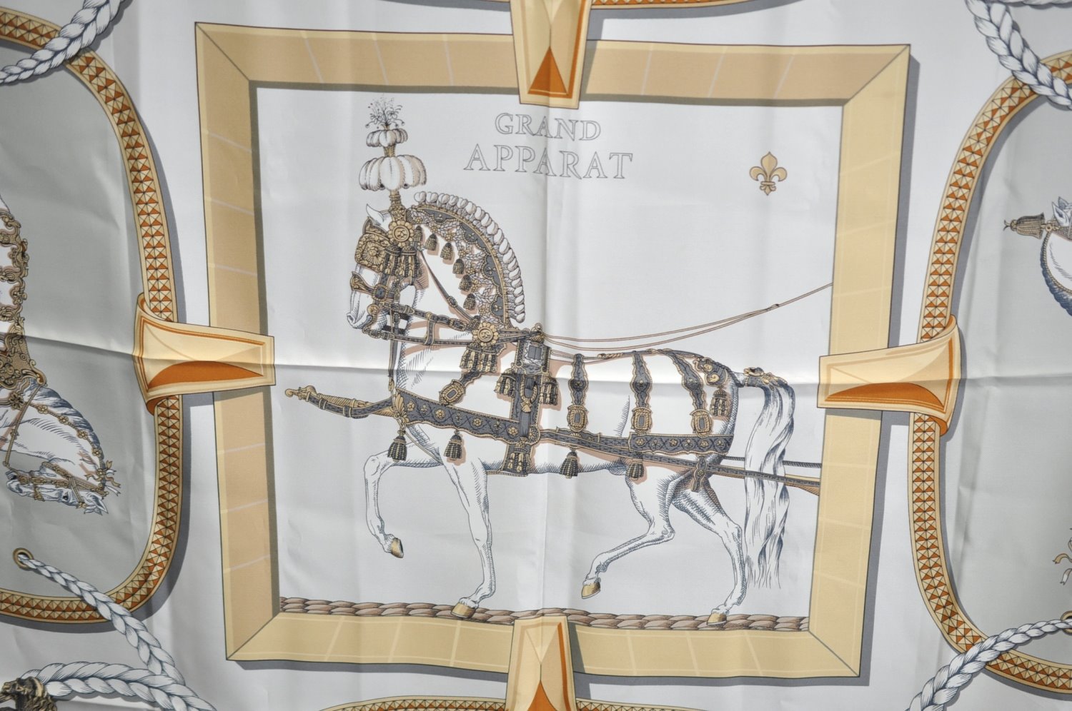 Authentic HERMES Carre 90 Scarf 