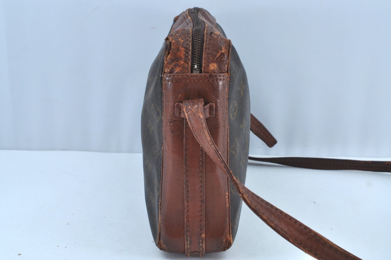 Authentic Louis Vuitton Monogram Sac Bandouliere 35 Shoulder Bag Old Model K8514