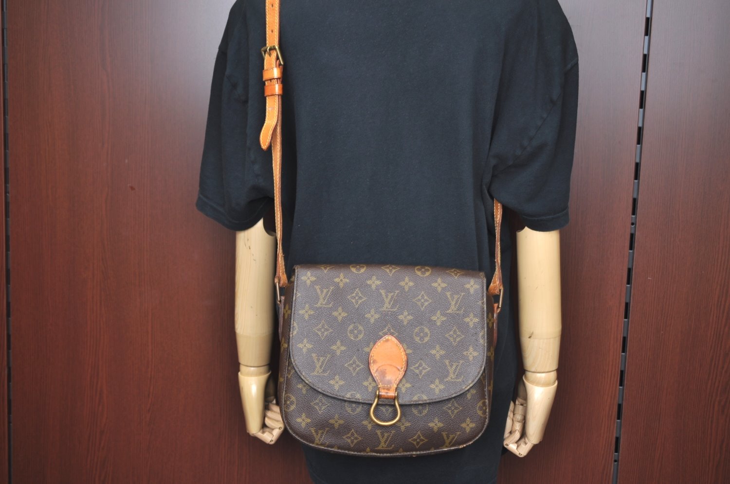 Auth Louis Vuitton Monogram Saint Cloud GM Shoulder Cross Bag Old Model K8521