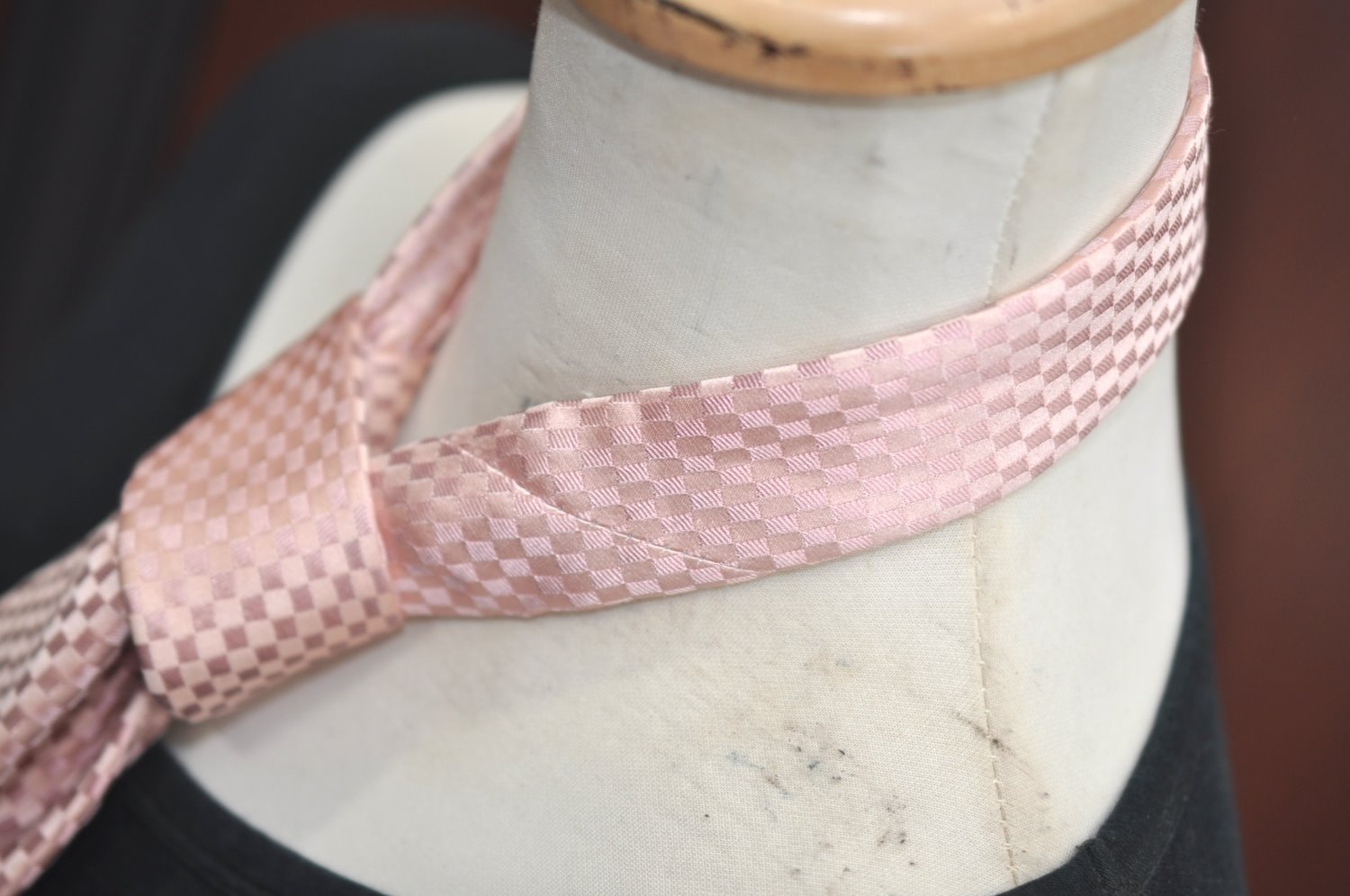 Authentic Louis Vuitton Damier Necktie Tie Silk Pink LV K8575