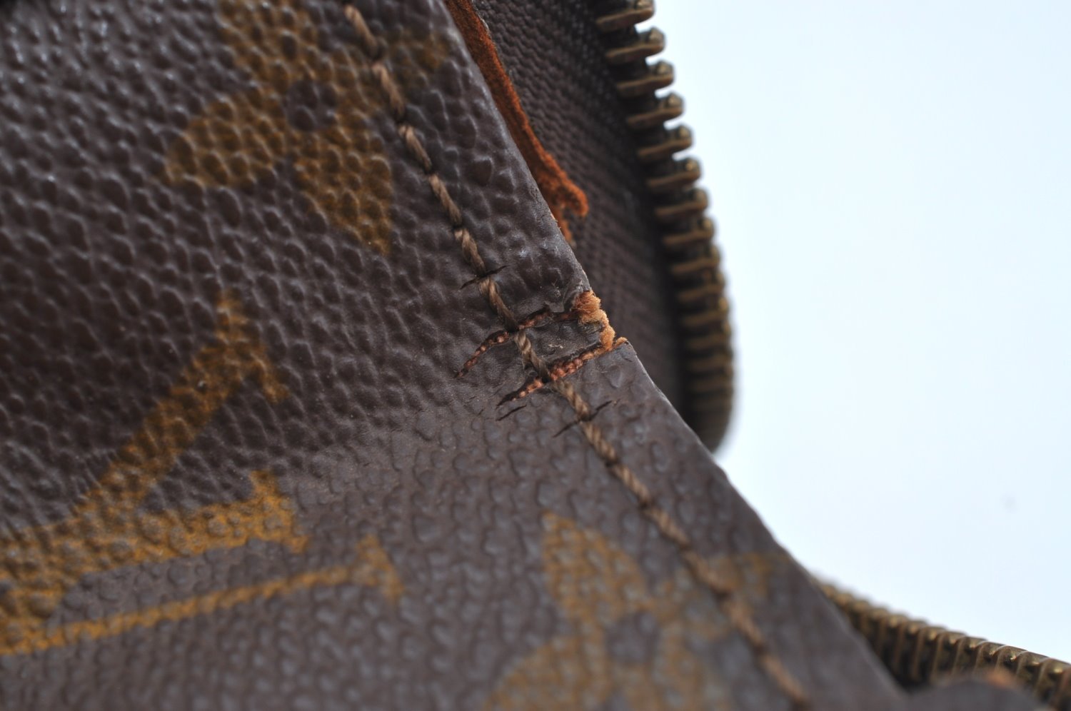 Authentic Louis Vuitton Monogram Poche Documents Document Case Old Model K8592