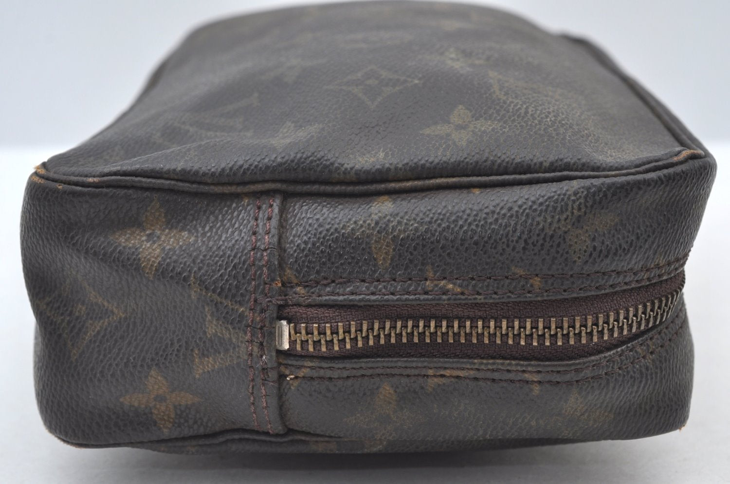 Auth Louis Vuitton Monogram Trousse Toilette 23 Clutch Hand Bag M47524 LV K8596