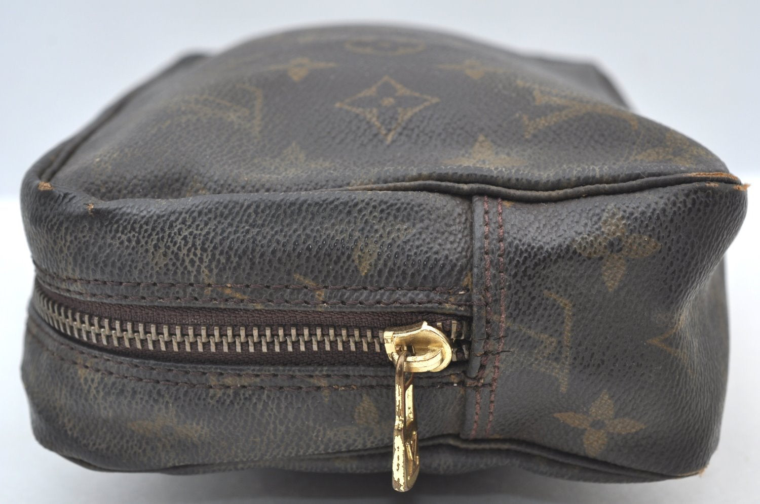 Auth Louis Vuitton Monogram Trousse Toilette 23 Clutch Hand Bag M47524 LV K8596