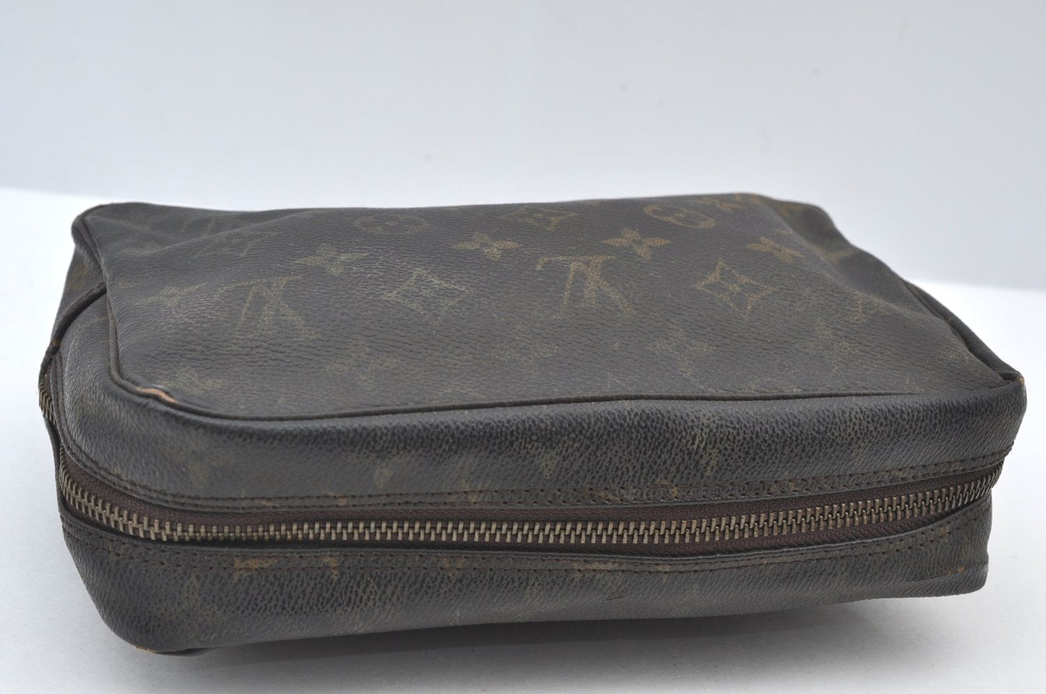 Auth Louis Vuitton Monogram Trousse Toilette 23 Clutch Hand Bag M47524 LV K8596
