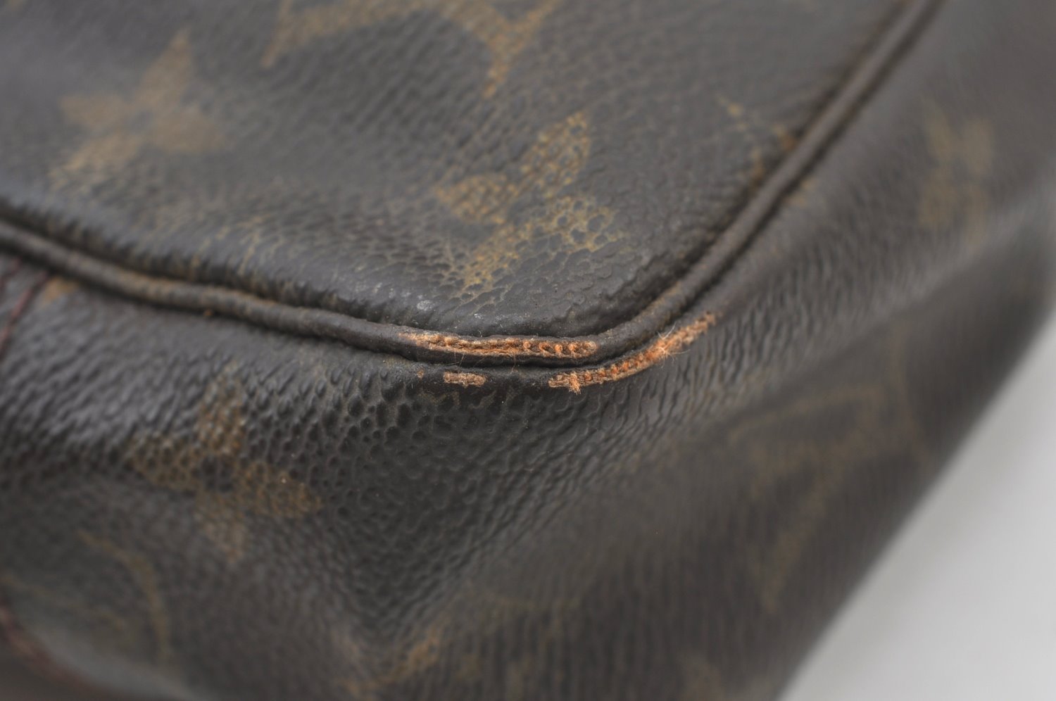 Auth Louis Vuitton Monogram Trousse Toilette 23 Clutch Hand Bag M47524 LV K8596