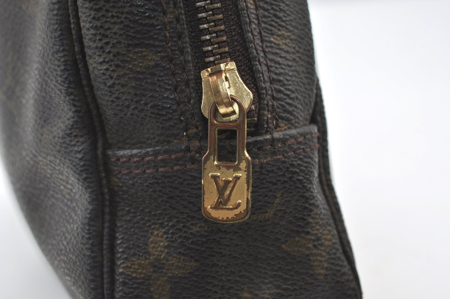 Auth Louis Vuitton Monogram Trousse Toilette 23 Clutch Hand Bag M47524 LV K8596