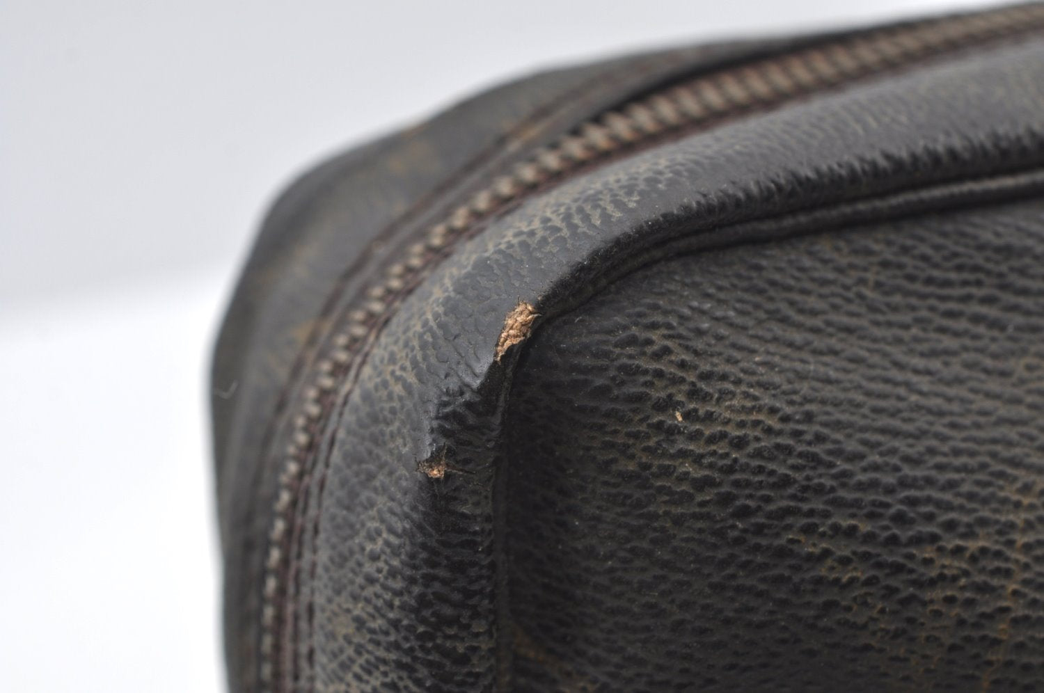 Auth Louis Vuitton Monogram Trousse Toilette 23 Clutch Hand Bag M47524 LV K8596