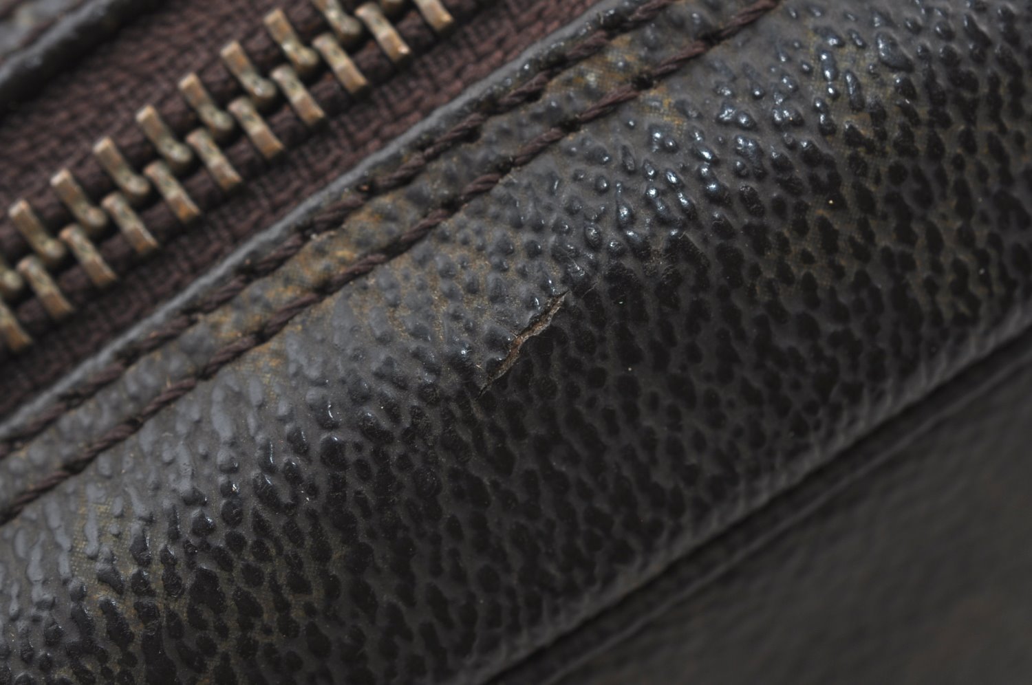 Auth Louis Vuitton Monogram Trousse Toilette 23 Clutch Hand Bag M47524 LV K8596