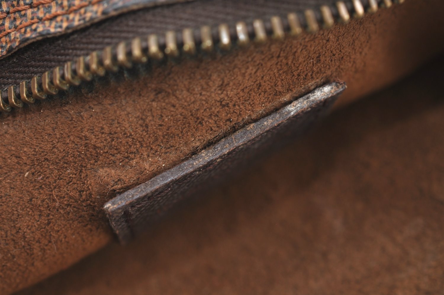 Authentic Louis Vuitton Damier Marais Bucket Pouch Purse Clutch LV K8626