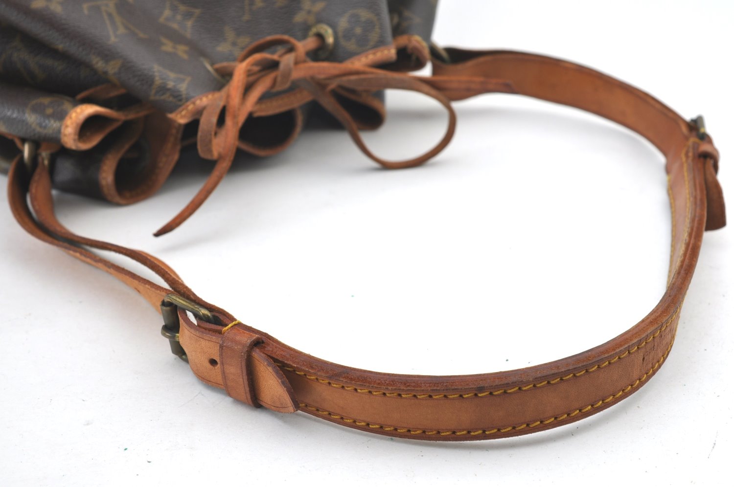 Authentic Louis Vuitton Monogram Noe Shoulder Drawstring Bag M42224 LV K8629