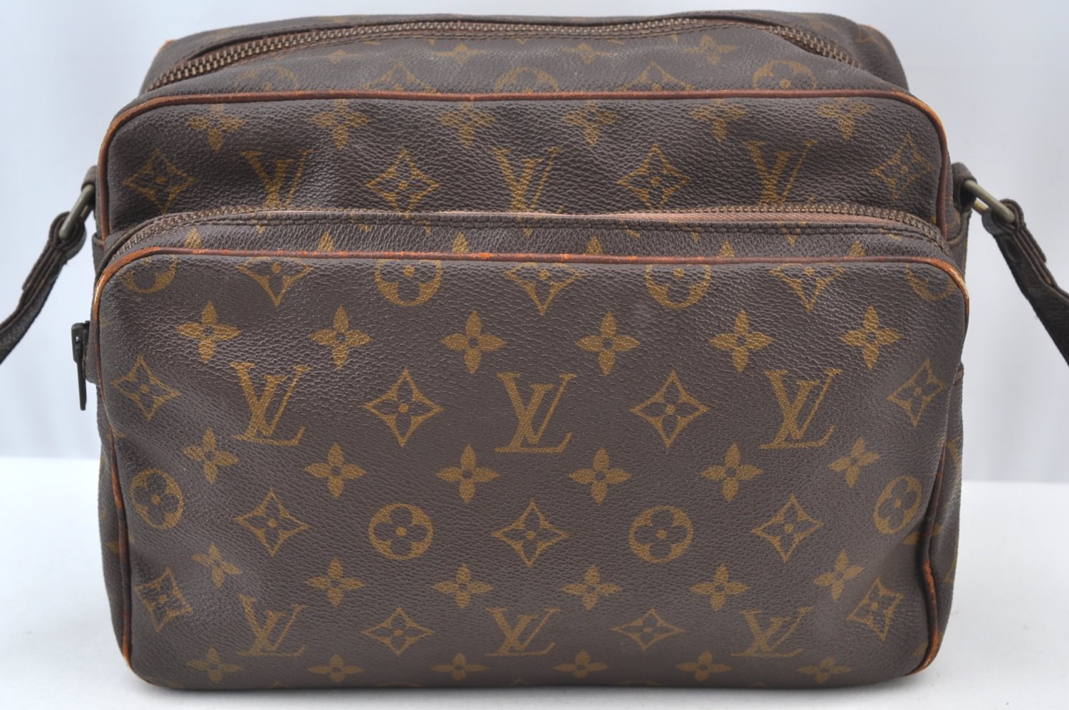 Authentic Louis Vuitton Monogram Nile Shoulder Cross Body Bag Old Model LV K8666