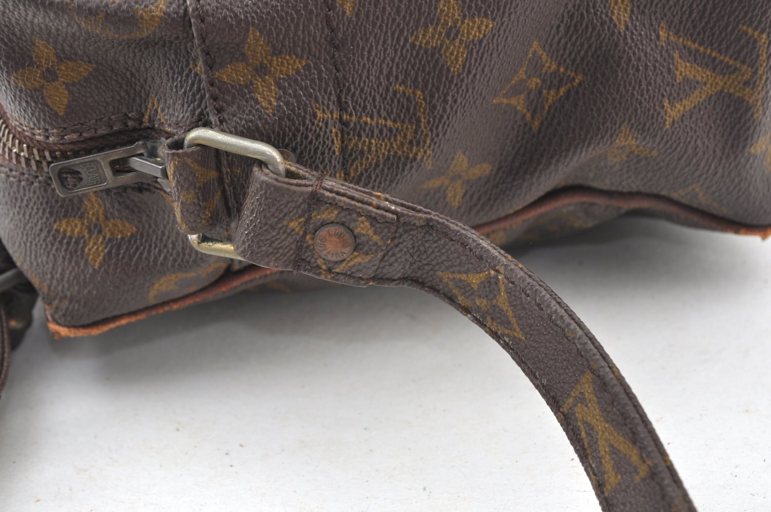 Authentic Louis Vuitton Monogram Nile Shoulder Cross Body Bag Old Model LV K8666