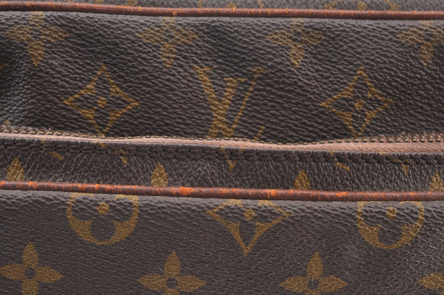 Authentic Louis Vuitton Monogram Nile Shoulder Cross Body Bag Old Model LV K8666