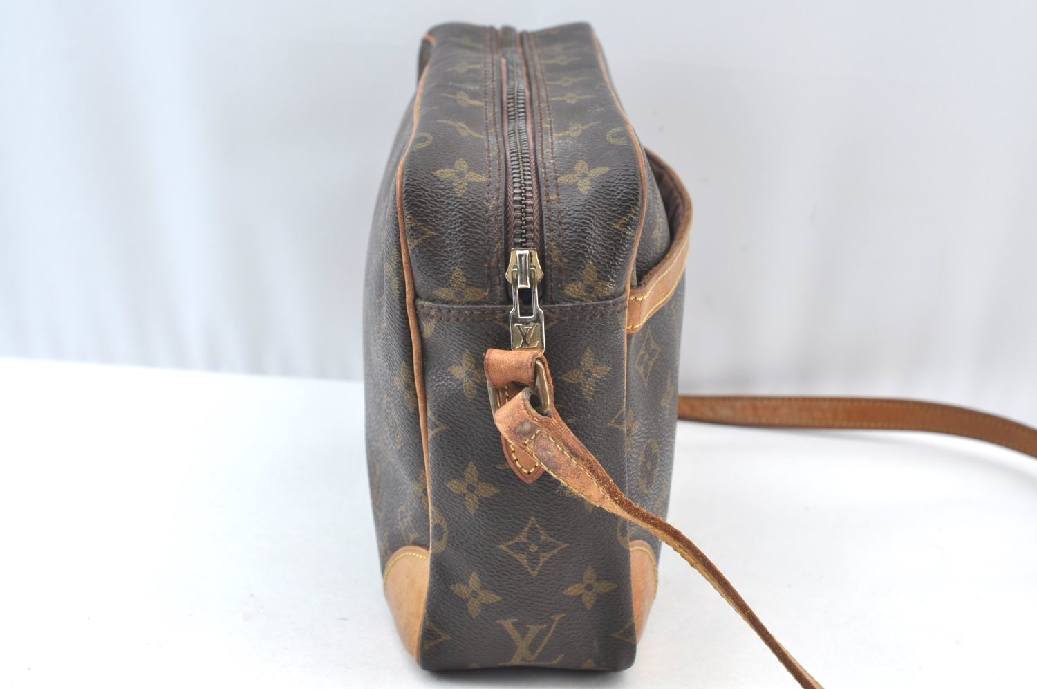 Authentic Louis Vuitton Monogram Trocadero 30 Shoulder Cross Bag M51272 LV K8672