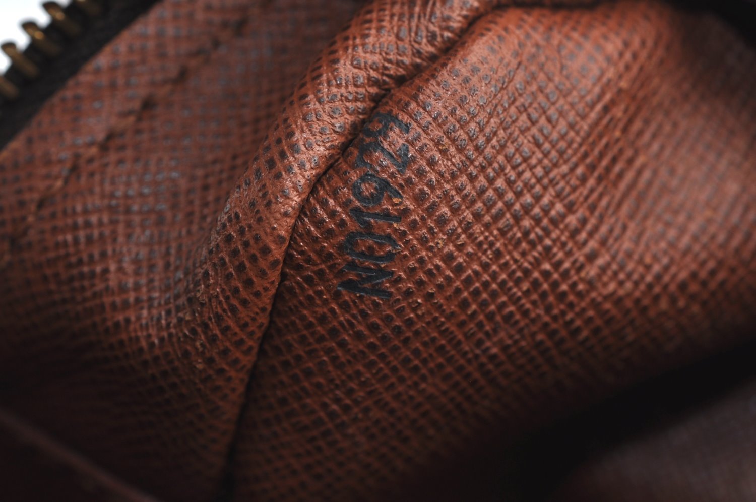 Authentic Louis Vuitton Monogram Nile Shoulder Cross Body Bag M45244 LV K8697