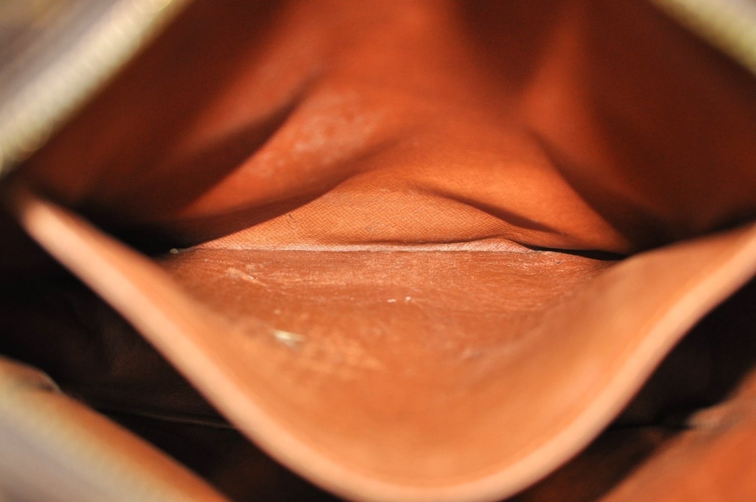 Authentic Louis Vuitton Monogram Danube MM Shoulder Cross Bag M45264 LV K8698