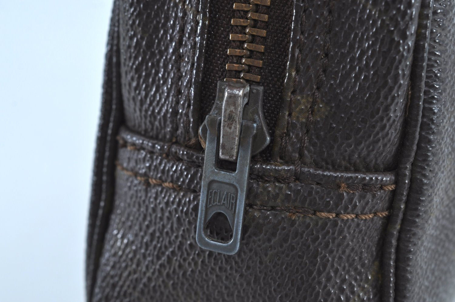 Auth Louis Vuitton Monogram Trousse Toilette 18 Clutch Hand Bag Old Model K8703