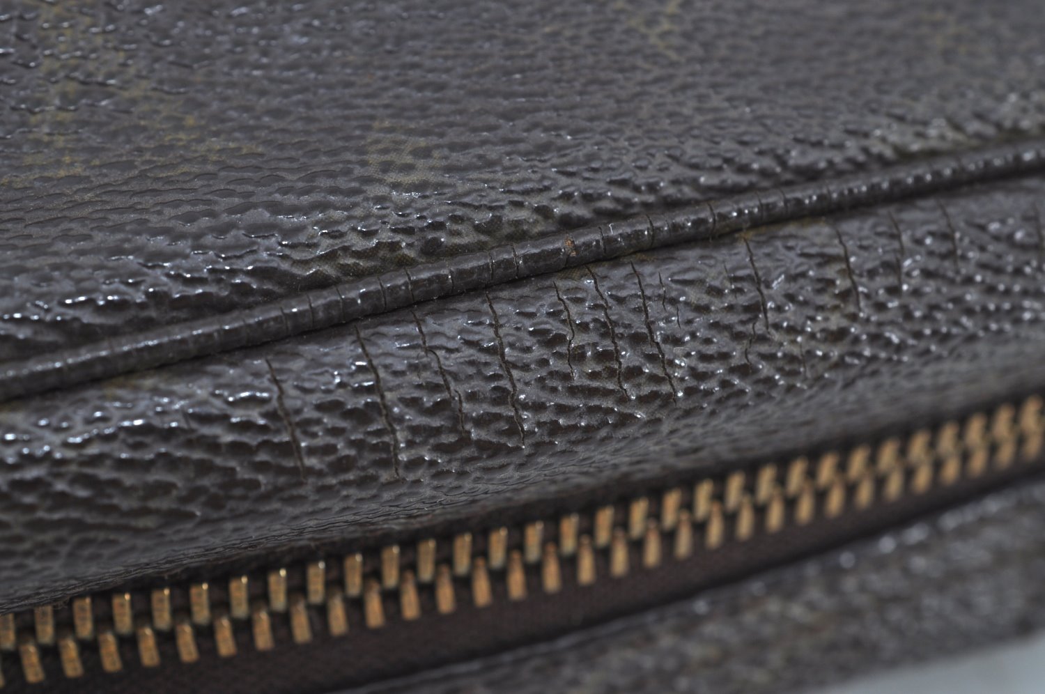 Auth Louis Vuitton Monogram Trousse Toilette 18 Clutch Hand Bag Old Model K8703