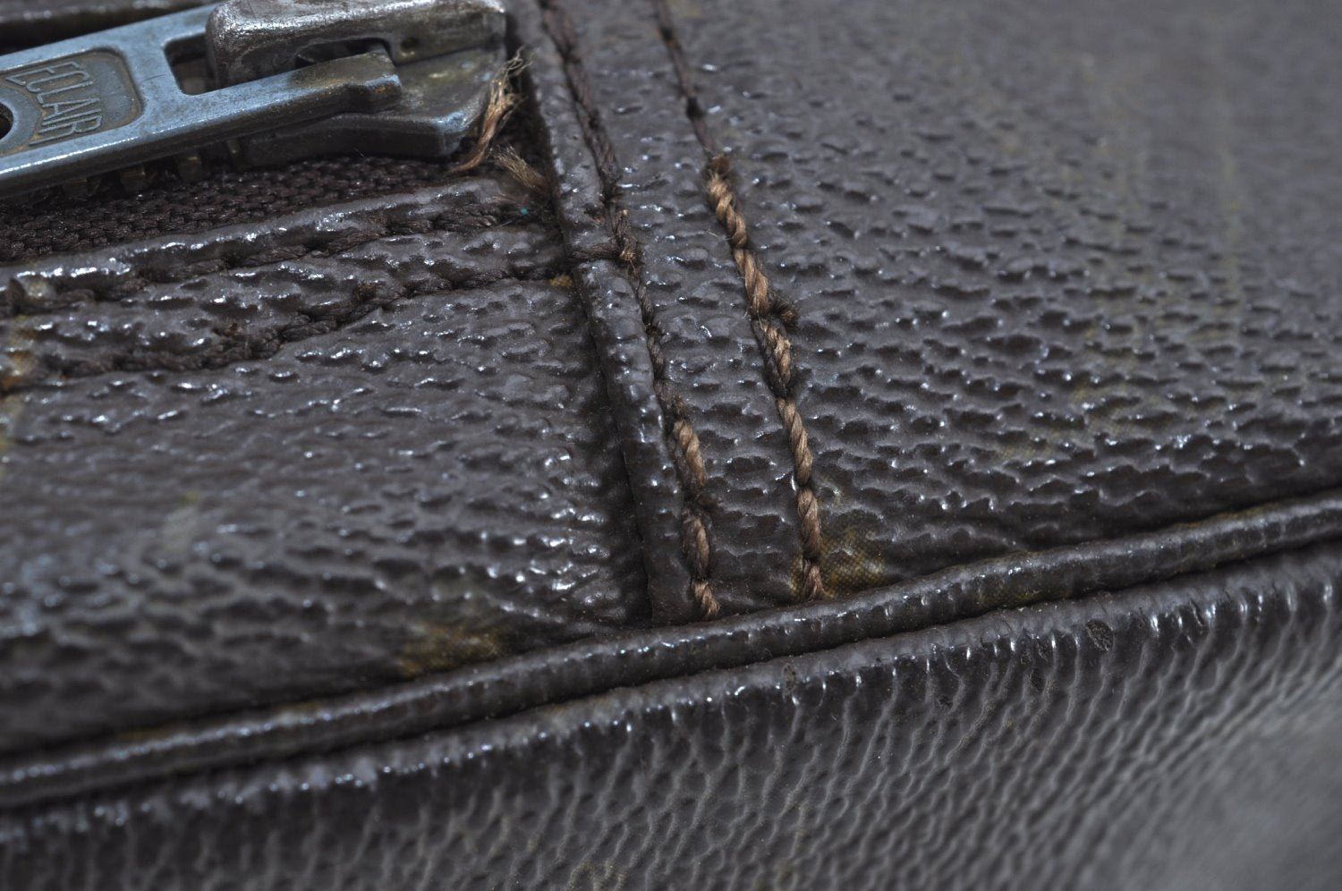 Auth Louis Vuitton Monogram Trousse Toilette 18 Clutch Hand Bag Old Model K8703