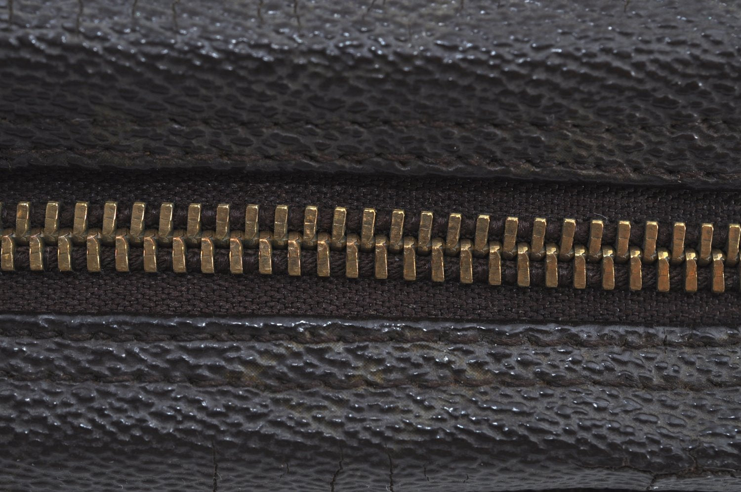 Auth Louis Vuitton Monogram Trousse Toilette 18 Clutch Hand Bag Old Model K8703