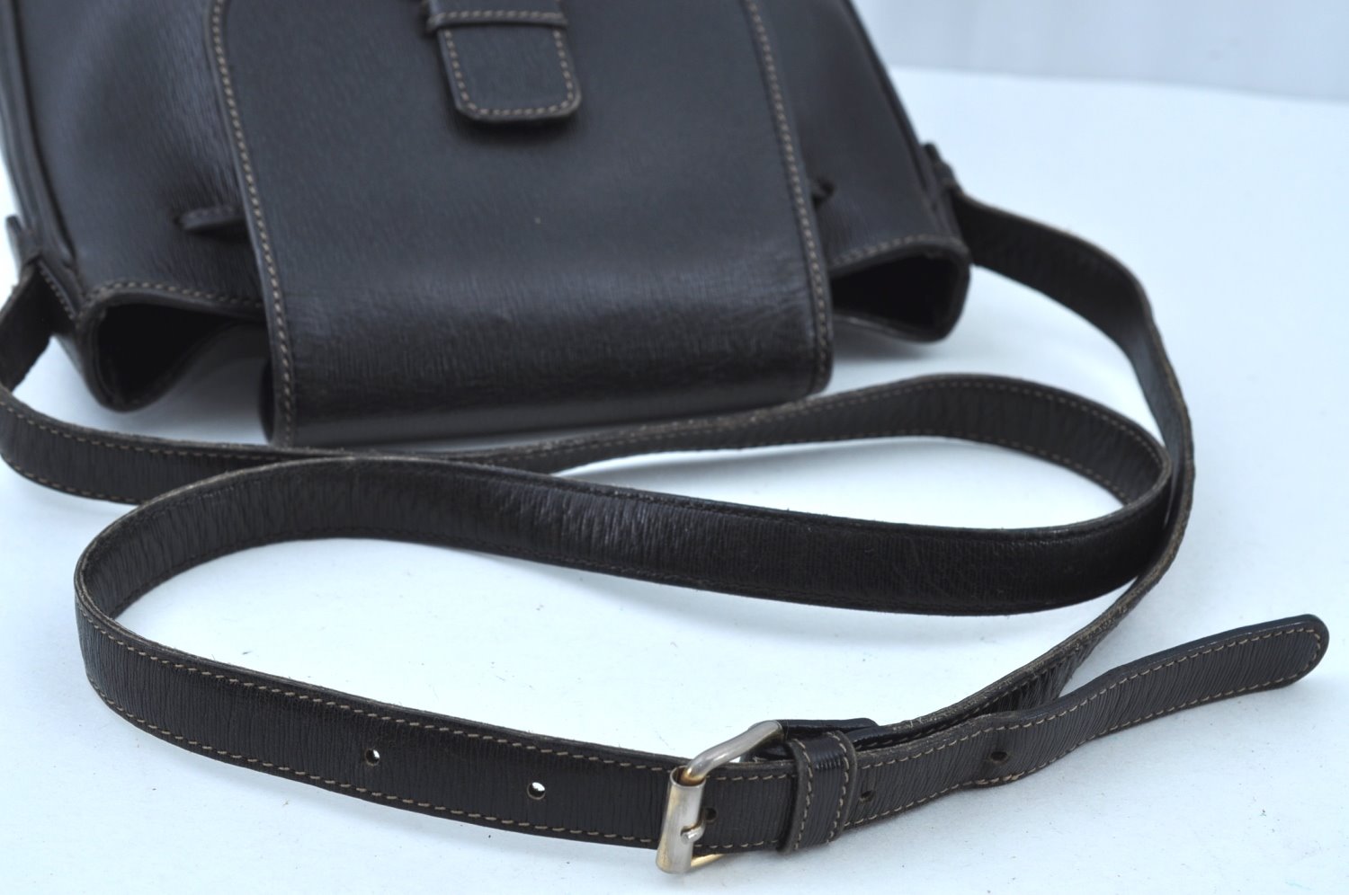 Authentic BALLY Leather Drawstring Shoulder Cross Body Bag Purse Black K8716